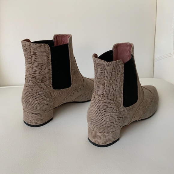 ITALY Summit Adella Animal Print Leather Fashion Boot Pointed Toe Chelsea Bootie - Picture 8 of 9